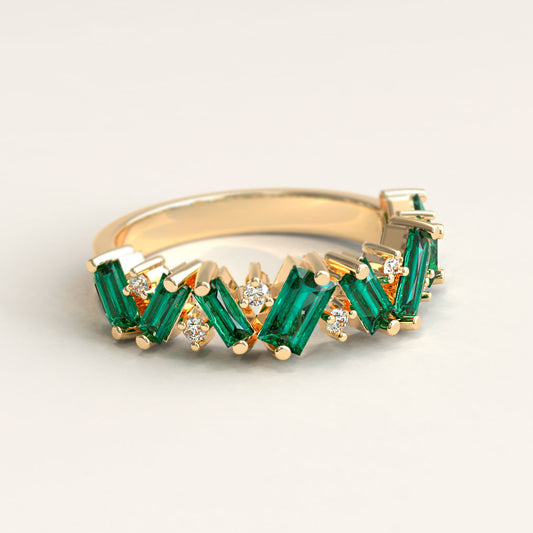 Anillo en Oro 18k con Esmeraldas Baguette y Diamantes